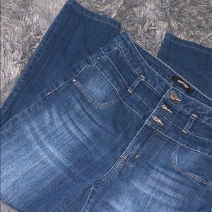 Hemmed high waisted jeans